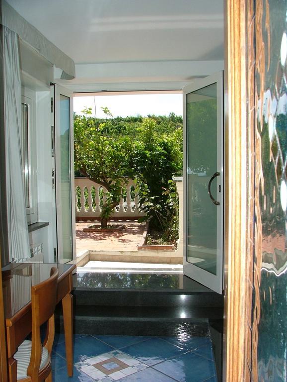 Barano dʼIschia Villa Rosalia الغرفة الصورة