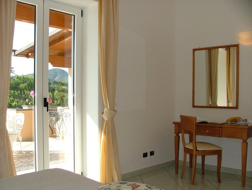 Barano dʼIschia Villa Rosalia الغرفة الصورة